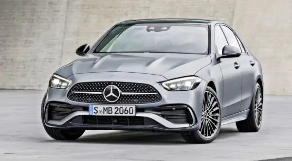 Mercedes C Klasa W206: Najważniejsze cechy i opinie użytkowników samochodu