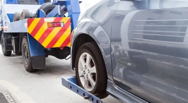 Czy można holować na autostradzie? Kluczowe przepisy i zasady bezpieczeństwa
