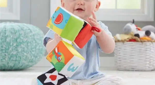 Kostki sensoryczne Fisher-Price: Jak wspierają rozwój Twojego dziecka?