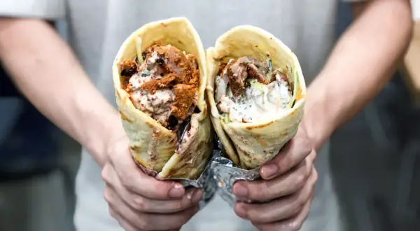Z czego jest kebab? Składniki, sekrety i różnice w przygotowaniu