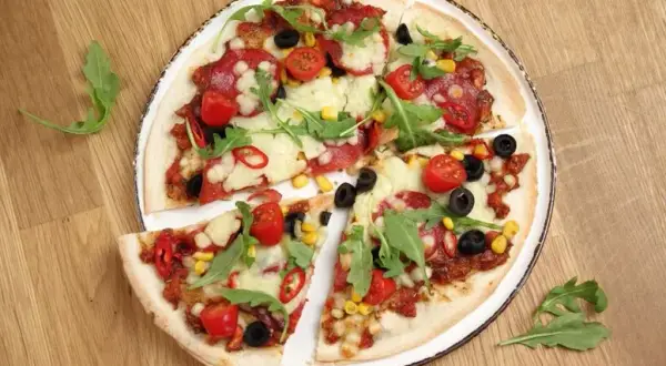 Szybki przepis na pizzę z tortilli - łatwe i smaczne danie na każdą okazję