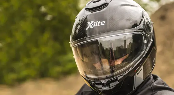 Jak czyścić kask motocyklowy, aby uniknąć uszkodzeń i poprawić bezpieczeństwo