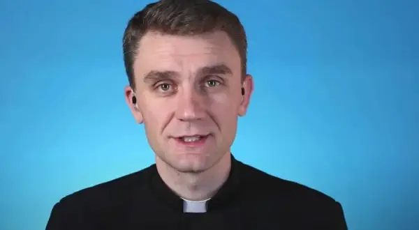 Ile ma lat ks. Teodor Sawielewicz? Zaskakujące fakty o jego życiu!