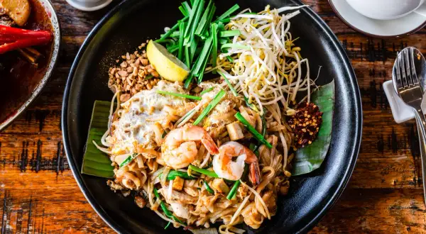 Czy pad thai jest zdrowy? Odkryj, co wpływa na jego wartość odżywczą