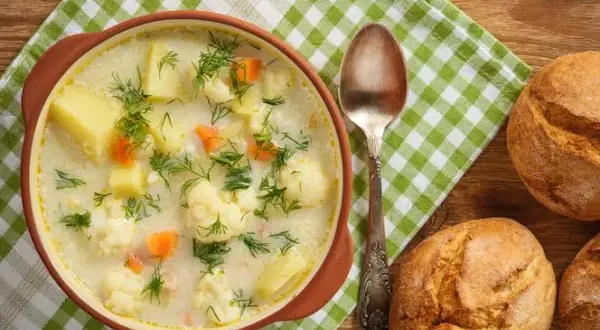 Zupa kalafiorowa jak zrobić – prosty przepis na zdrowy obiad