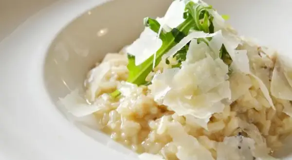 Czy ryż do risotto się gotuje? Odkryj sekrety idealnego risotto
