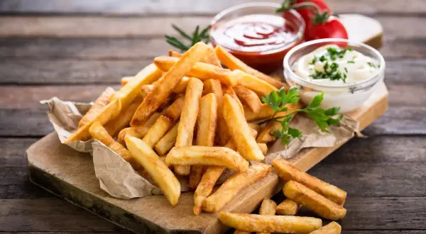 Co pasuje do frytek? Najlepsze sosy i dodatki, które zaskoczą smak