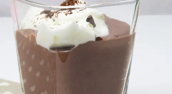 Jak zrobić pudding proteinowy – prosty przepis na zdrowy deser bez cukru