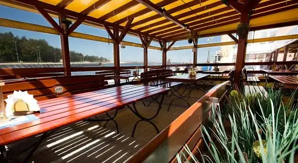 Gdzie zjeść w Mrzeżynie? Odkryj najlepsze restauracje i smaki