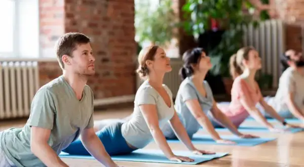 Joga czy pilates na kręgosłup – co lepiej pomaga na ból i poprawę postawy?