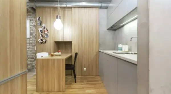 Jak zrobić stół z blatu kuchennego – proste kroki i porady