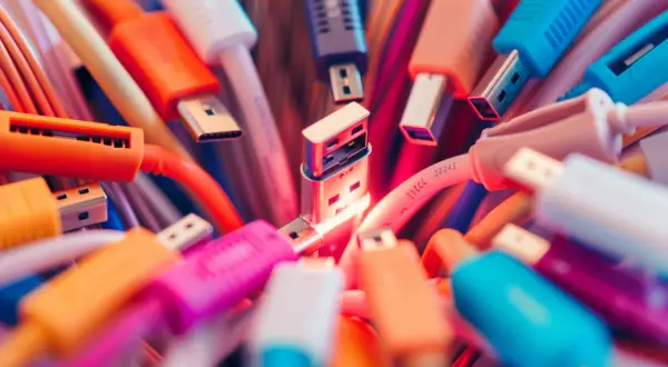 Kabel typ C: rewolucja w USB? Wszystko, co musisz wiedzieć 2025