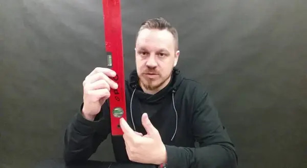 Jak korzystać z poziomicy, aby uniknąć błędów w budownictwie