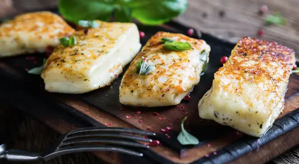 Jak grillować halloumi – proste sposoby na idealne grillowanie