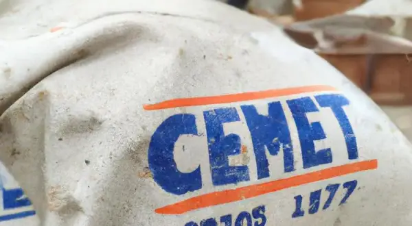 Ceny cementu 2025: Ile naprawdę kosztuje worek i gdzie kupić najtaniej?
