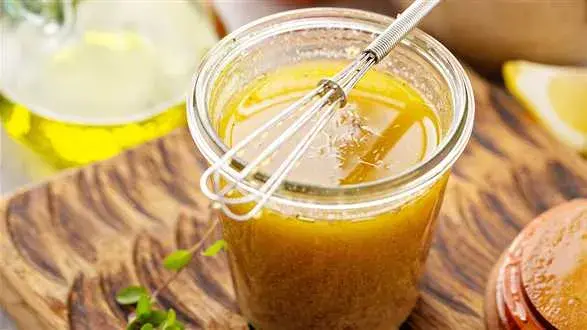 Bazyliowy dressing z orzechami włoskimi