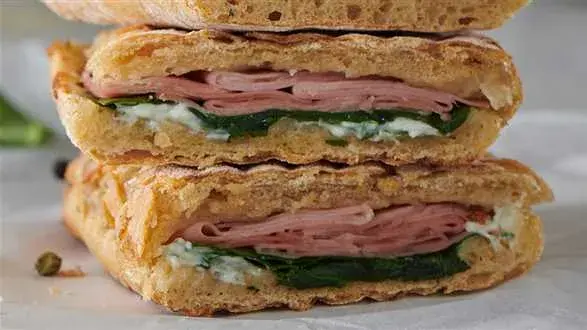 Panini z mortadelą i mascarpone
