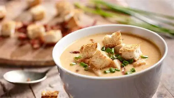 Zupa piwna z bekonem