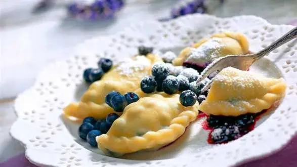 Pierogi z jagodami – przepis