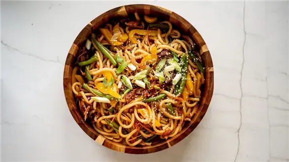 Yaki-udon z warzywami