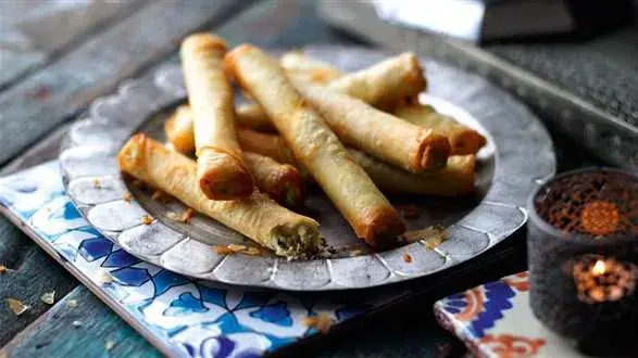 Burek z serem kozim i oliwkami 