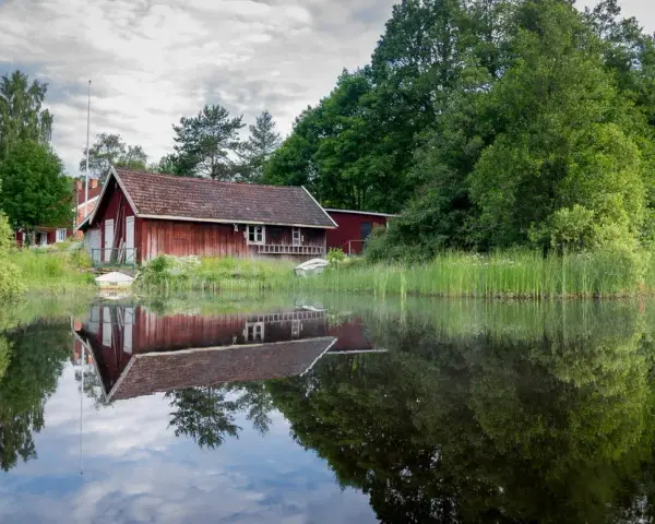 Dzierżawa działki nad jeziorem Pomorskie: Jak znaleźć i ile kosztuje?