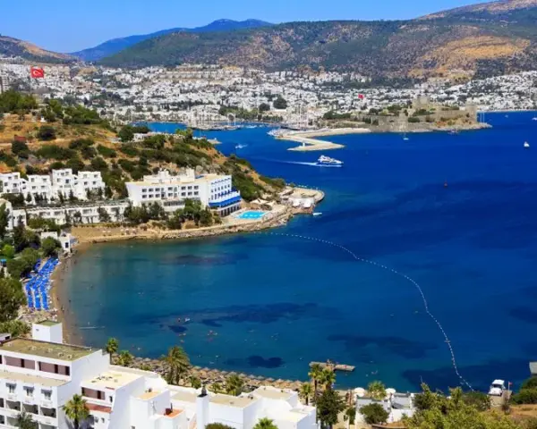 Ile trwa lot z Warszawy do Bodrum? Sprawdź czas przelotu i szczegóły
