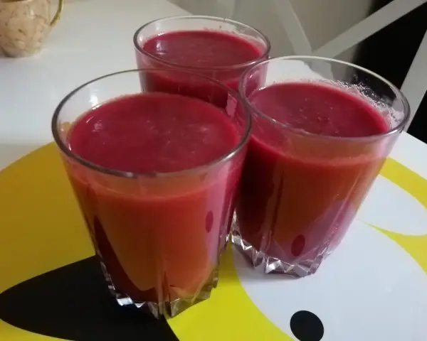 Koktajl z buraka, banana i jabłka – zdrowy przepis na wzmocnienie organizmu