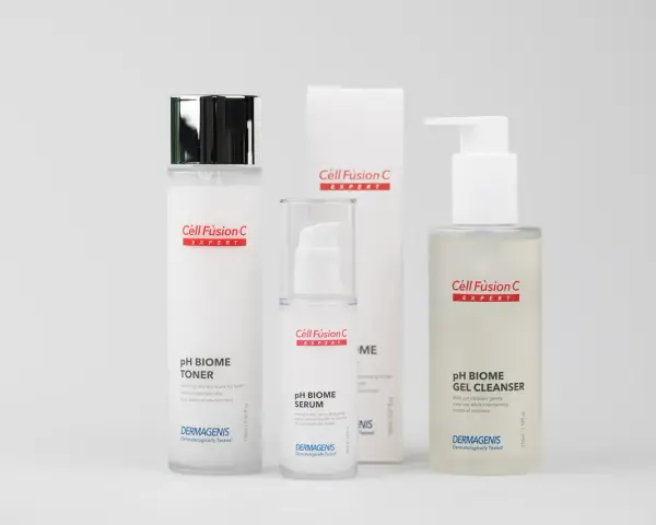Zestaw kosmetyków Cell Fusion C z proteoglikanami: tonik, serum i żel do mycia.