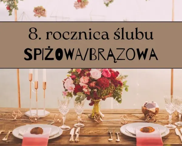 Elegancko nakryty stół na 8. rocznicę ślubu. Bukiet róż, kieliszki i świeczniki w odcieniach brązu i miedzi.