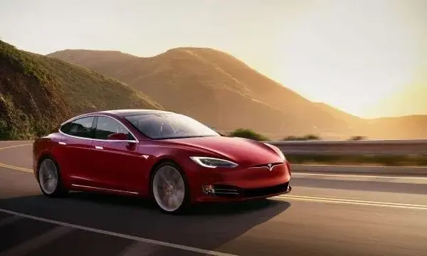 Tesla - co to jest? Kluczowe informacje o marce i jej innowacjach