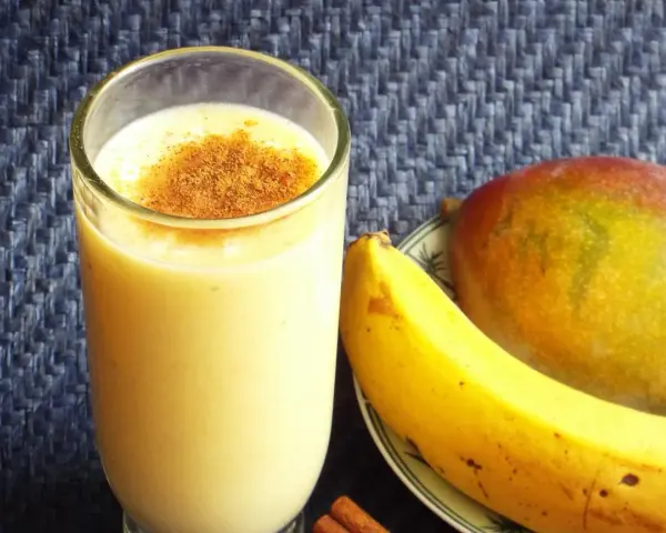 Pyszny koktajl z mango i banana – łatwy przepis na orzeźwienie