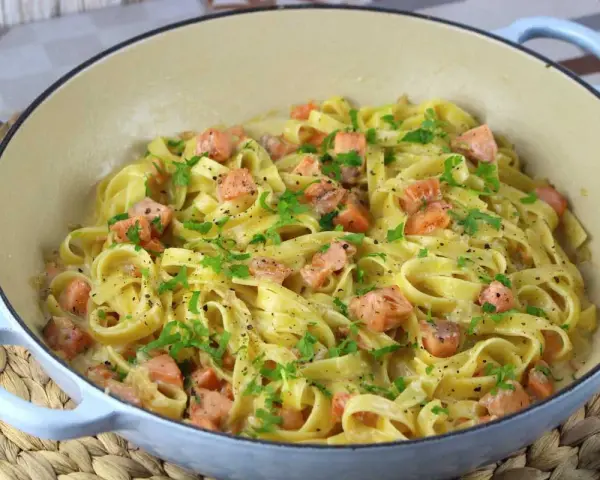 Pasta con Salmón Ahumado: Receta Italiana Cremosa sin Nata