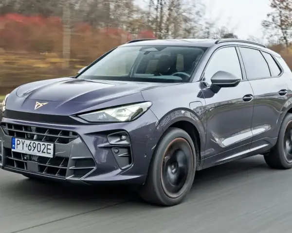 Nowy Cupra Terramar w ruchu. Sprawdź aktualną cupra terramar cena i dostępne wersje.