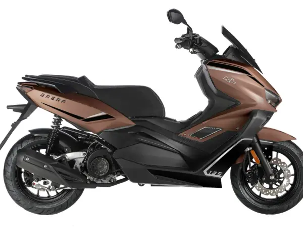 Scooter Brera 125 color bronzo, con linee sportive e moderne, pronto per affrontare la città.