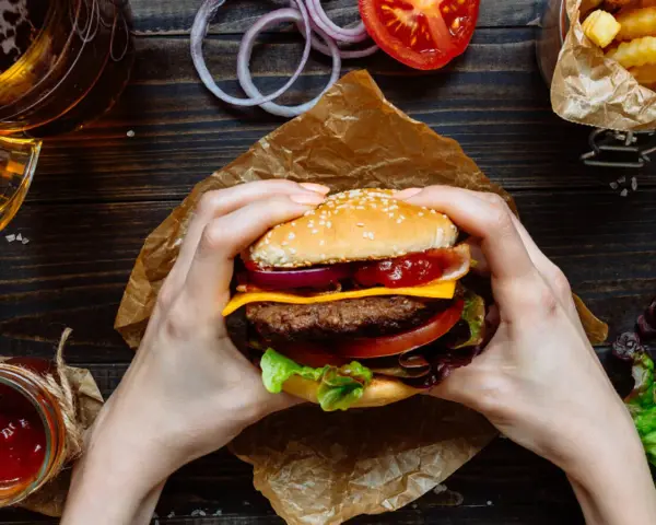 Hamburger: Od niemieckich korzeni do globalnej ikony wszystko, co musisz wiedzieć