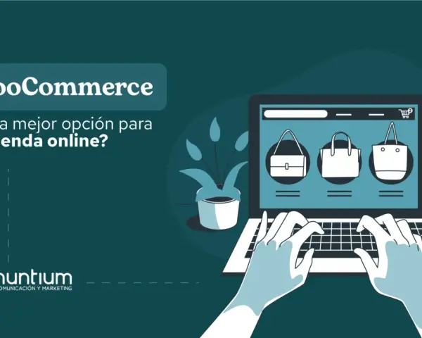 Manos teclean en portátil mostrando bolsos, preguntando si WooCommerce es la mejor opción para tu tienda online.