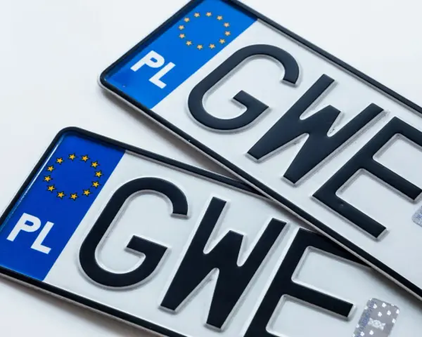 Dwie polskie tablice rejestracyjne z literami "GWE". Wszytko gotowe do wls rejestracji.