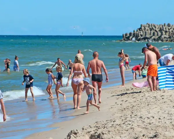 Ile kosztuje nocleg nad morzem? Jak zaoszczędzić na urlopie?