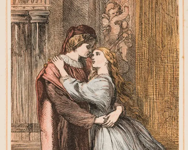 Los **romeo y julieta personajes** se abrazan apasionadamente. Ella, con cabello largo y vestido azul, lo mira con anhelo. Él, con túnica roja y gorro, la rodea con ternura.
