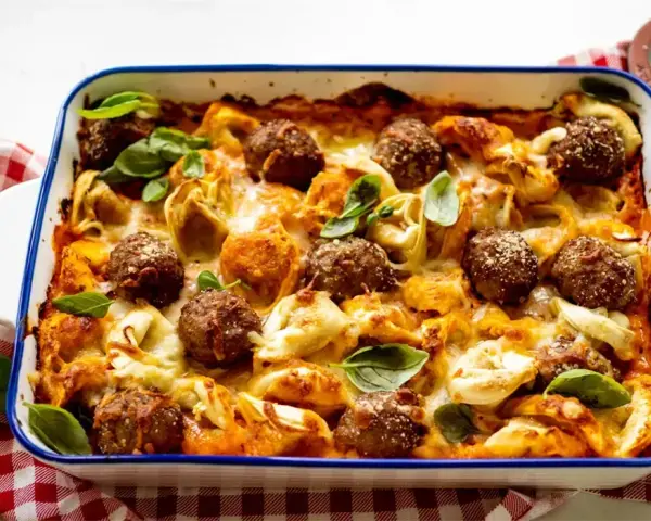 Zapiekanka z tortellini: Idealny przepis na sycący obiad w 30 min
