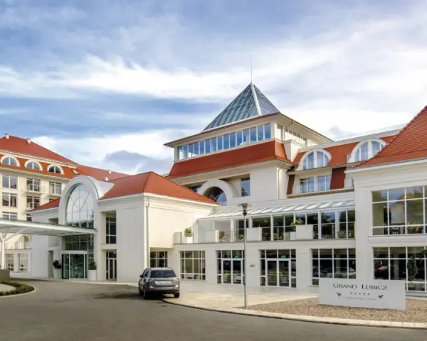 Elegancki hotel Grand Lubicz w Ustce. Sprawdź naszą **grand lubicz promocja** na pobyt!