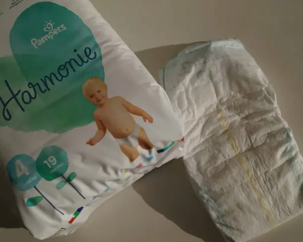 Pampers Harmonie czy Premium Care - co wybrać dla wrażliwej skóry?