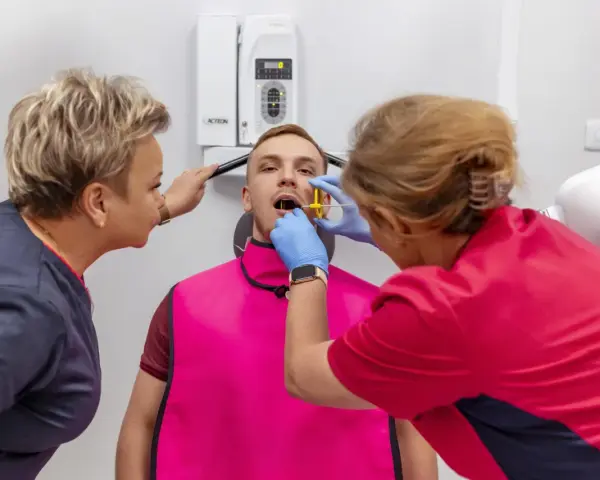 Dzwonienie w uszach: Przyczyny. Kiedy to sygnał alarmowy?