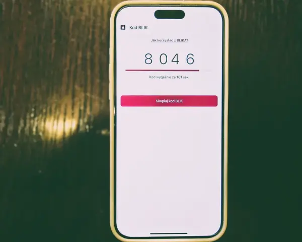 Aplikacja uwierzytelniająca pokazuje kod BLIK 8046. Kod wygaśnie za 101 sekund.