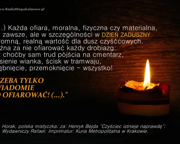 Płonąca świeca symbolizuje modlitwę za zmarłych. Cytat podkreśla wartość ofiar składanych w Dzień Zaduszny.