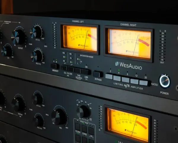 Profesjonalny kompresor audio WesAudio ng78 z dwoma analogowymi wskaźnikami VU.