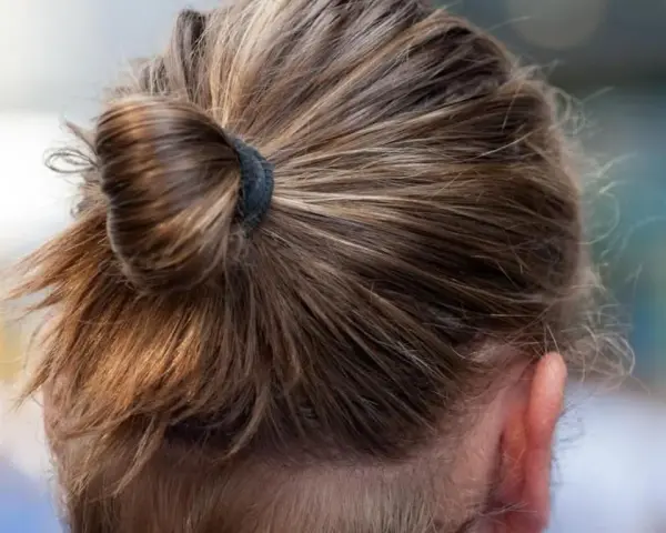 Männer mit langen Haaren: Stil, Pflege und die besten Trends