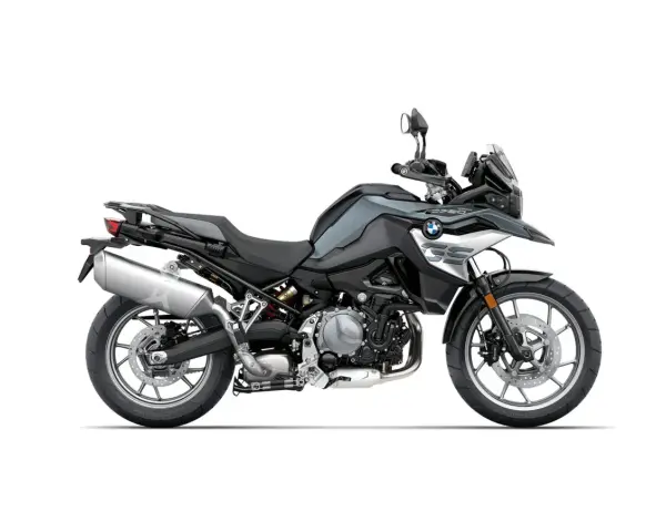 Szary motocykl BMW F 750 GS, gotowy na przygodę. Poznaj jego dane techniczne i ruszaj w drogę!