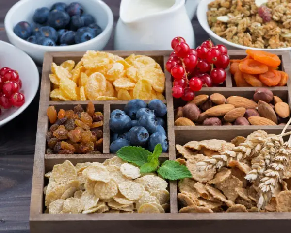 Przekąski które nie tuczą - zdrowe opcje na każdą dietę